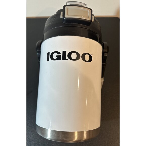 New Igloo 31607 Rival Fusion 54OZ Insulated Water Jug, Large Water Bottle - Picture 2 of 11